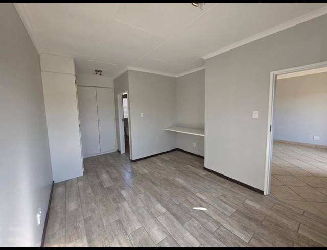 1 BEDROOM APARTMENT FOR SALE IN GLEN MARAIS
